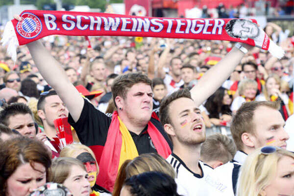 Photo - World Cup heroes return to rousing welcome
