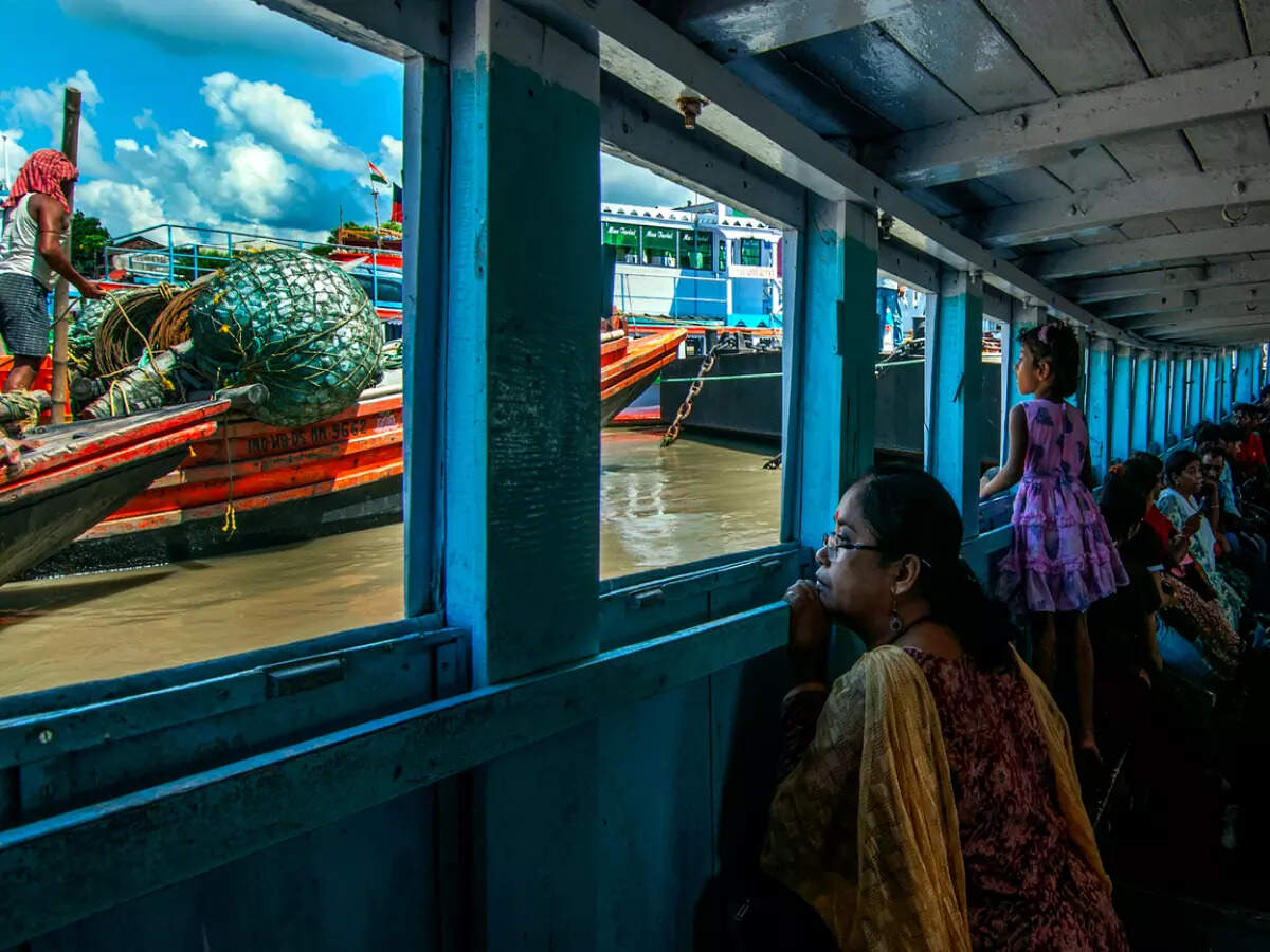 Ferry rides on the Ganges