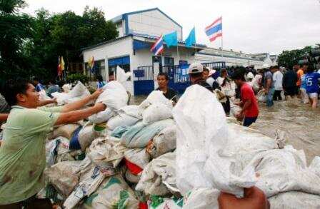 Bangkok faces flood crisis