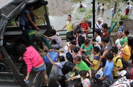 Bangkok faces flood crisis