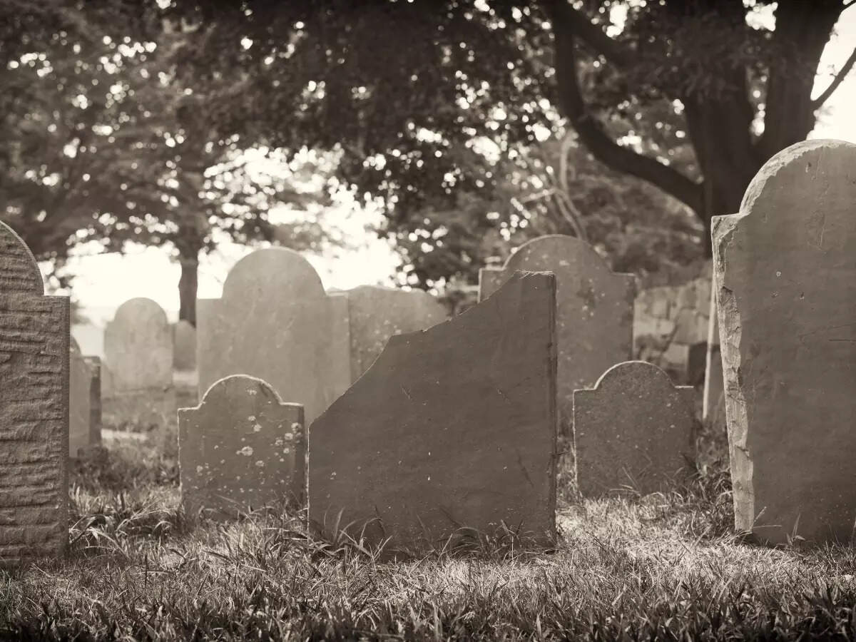 Salem graves