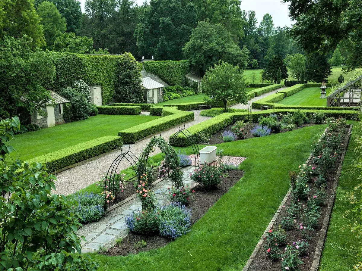 Walk Gardens Spring