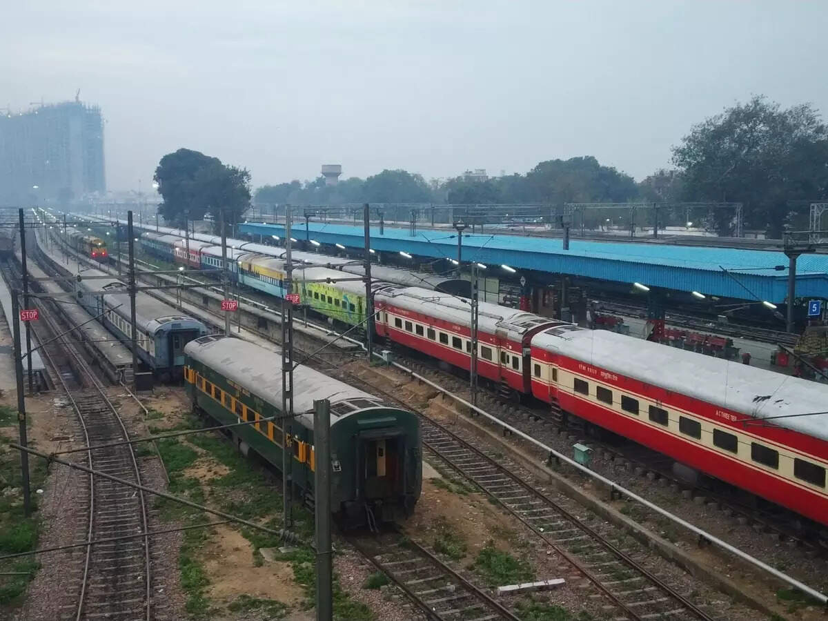 Trains in NDLS