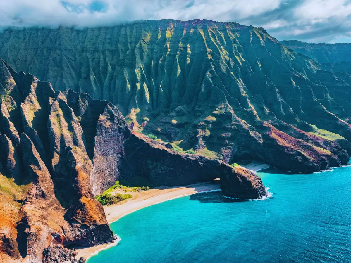 Helicopter tours Over Maui and the Big Island