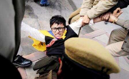 Tibetans protest India-China border talks
