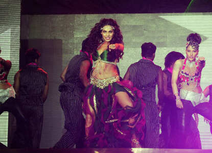 Bipasha sizzles @ Super Fight League