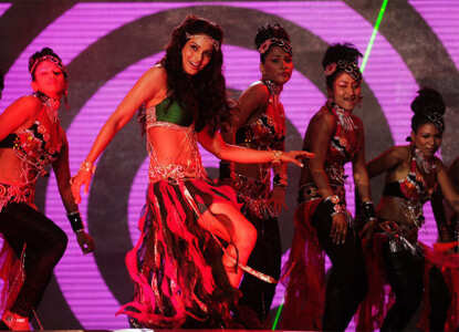 Bipasha sizzles @ Super Fight League