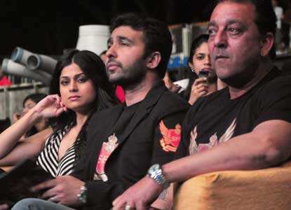 Malaika sizzles at Super Fight League 2