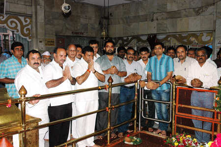 Well-wishers throng to see Vilasrao