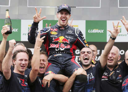 Vettel wins third successive F1 World title