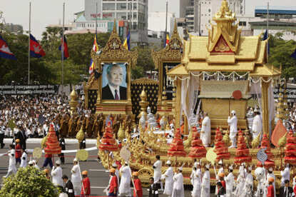 Cambodians mourn former king in funeral procession