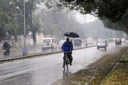 Rain, snowfall throws life out of gear