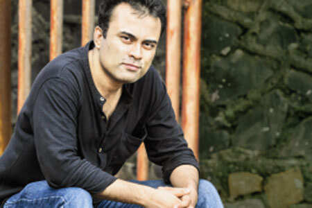 I can't even think of writing like Gulzar sahab: Amitabh Bhattacharya