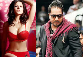Mika kisses Sunny Leone, calls her 'honey'!
