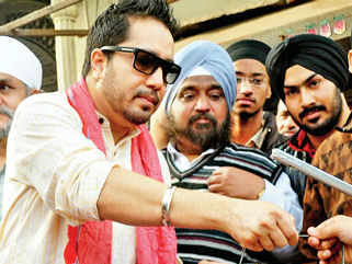 Mika turns chaiwala