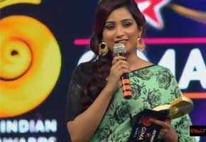 Shreya Ghoshal receives GiMA 2014 for 'Sunn Raha Hai Na Tu'
