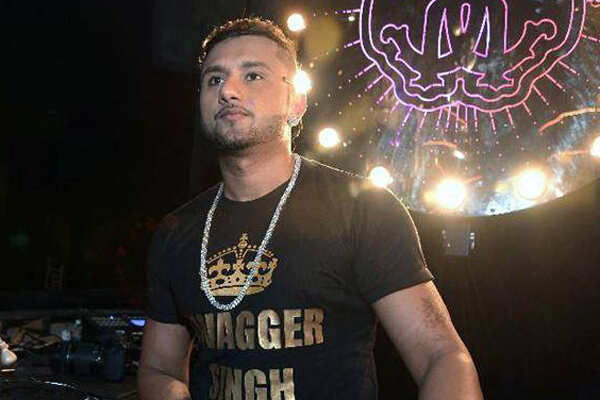 Yo Yo Honey Singh on the sets of Zaalim Dilli