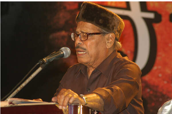 Manna Dey performs