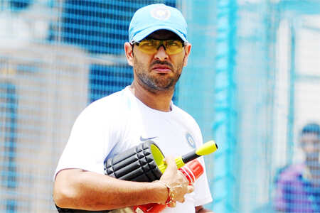 Yuvraj sparks IPL bidding war, goes to Daredevils for record Rs 16 crore