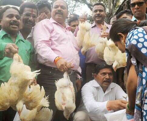 Sena, MNS turn up heat on BJP over 4-day ban on meat