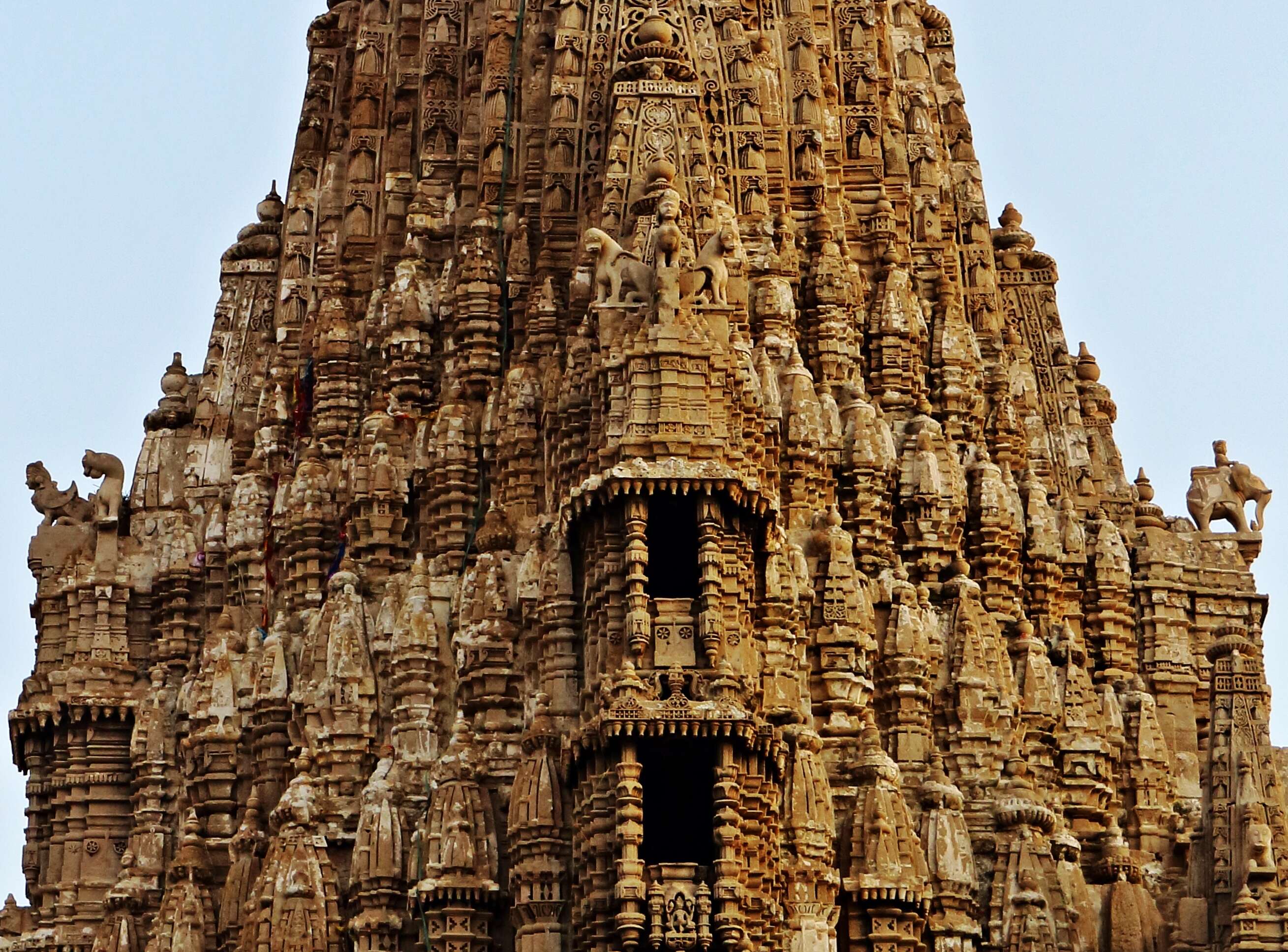 N-GJ-126_Dwarkadhish_Temple,_Dwarka_Temple_Tower_Closeup