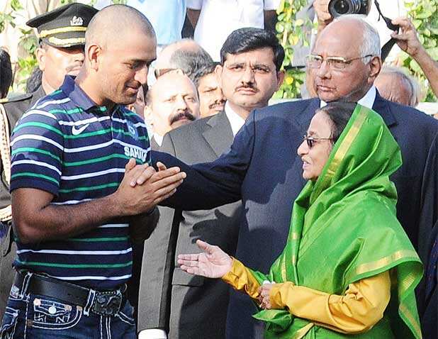 Captain cool Dhoni goes bald