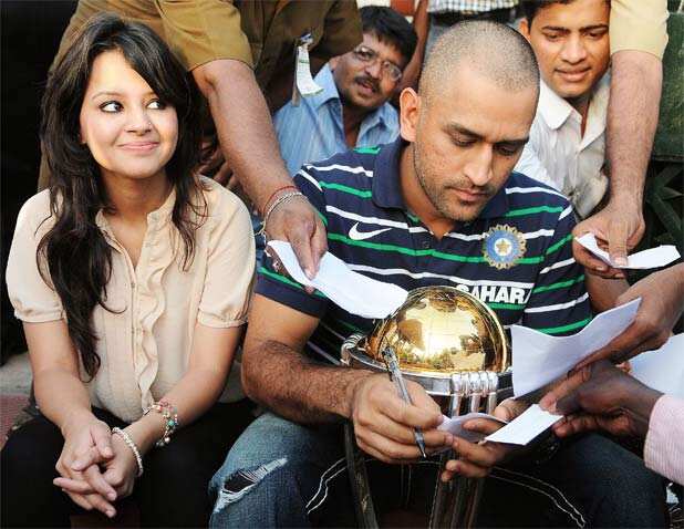 Captain cool Dhoni goes bald