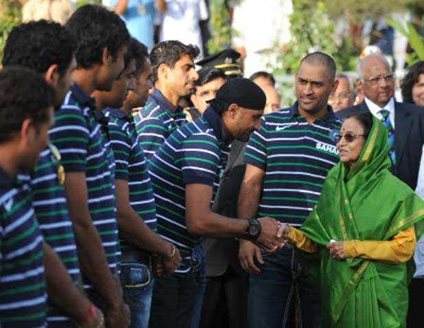President honours world champs
