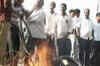 Sangli: Farmers protest over sugarcane price