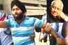 Youth slaps Sharad Pawar over price rise