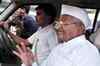Anna Hazare reaches Mumbai for his fast