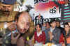 Slipper hurled at Team Anna members
