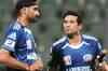Sachin hands over captaincy of Mumbai Indians to Harbhajan