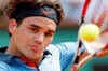 Federer moves into 2nd round at French Open