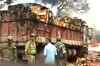 Naxals torch 5 trucks on NH in Ranchi