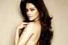 Sensual Riya Sen gives fashion tips