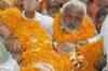 Bihar MP garlanded with currency notes