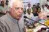 Kapil Sibal raps Bangalore school for 'elitist bias'