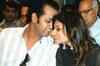 Rahul, Dimpy visit a temple, put on a show of unity