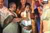 Asha Bhosle recieves the Lata Mangeshkar Award!
