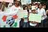 Anna supporters protest outside Sheila Dikshit's residence