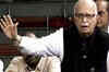 Cash-for-vote: Advani dares govt to arrest him